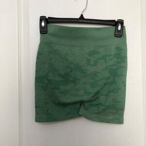 Rawgear High-Waisted‎ Green Camo Biker Shorts Size Large NWOT – Trendy & New